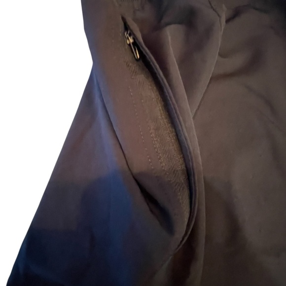 ⛳️NWT 32 degrees women’s size 18 navy blue shorts. 9” inseam - Picture 3 of 9